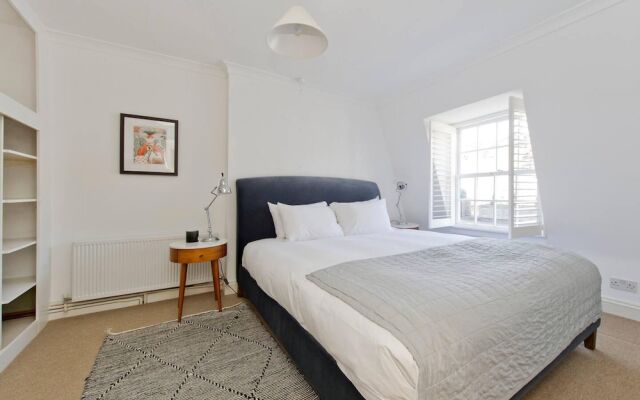 Traditional 2-bed Apartment Notting Hill