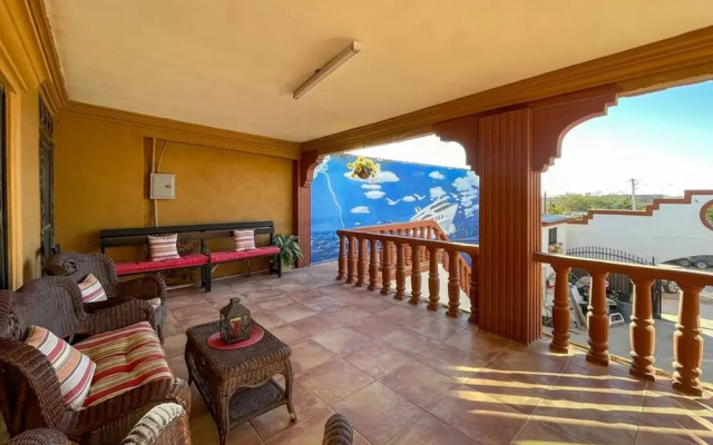 Homely Mexican Accent Apartment 2