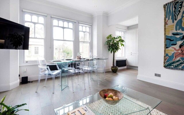 Modern and Bright Highgate Gem