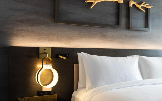 Renaissance Chicago North Shore Hotel