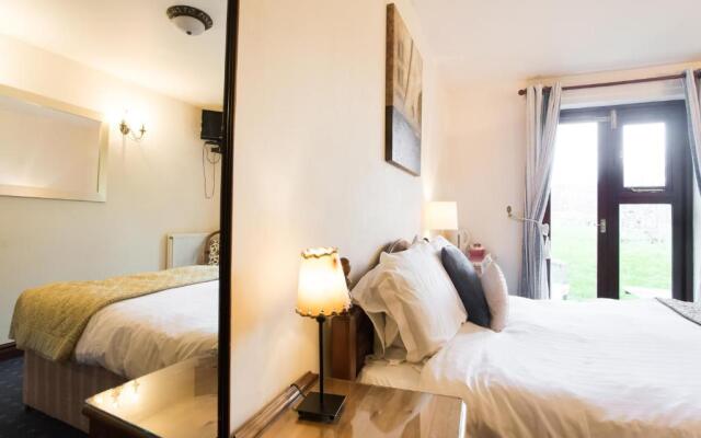 OYO Ye Olde Bowling Green Inn