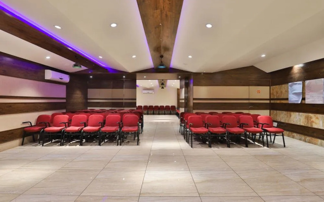 OYO 8084 Hotel Kingston