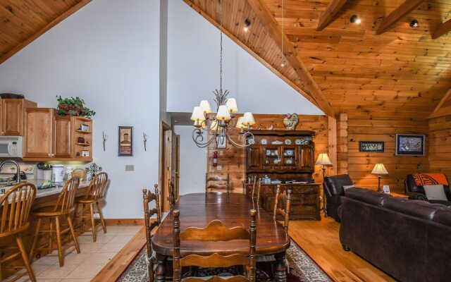 Rock Lodge Cabin 4 Bedroom House