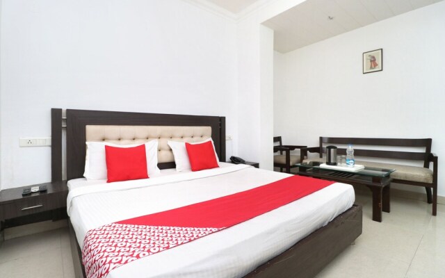 OYO 8627 Hotel Space