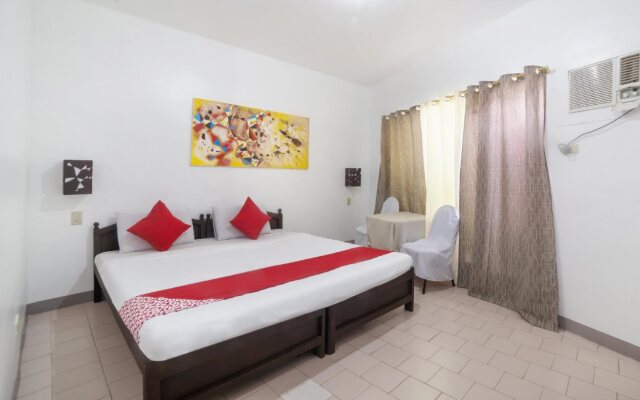 Oyo 200 Ponce Suites Art