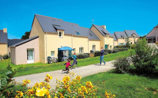 Semi-detached holiday home in beautiful historic Brittany