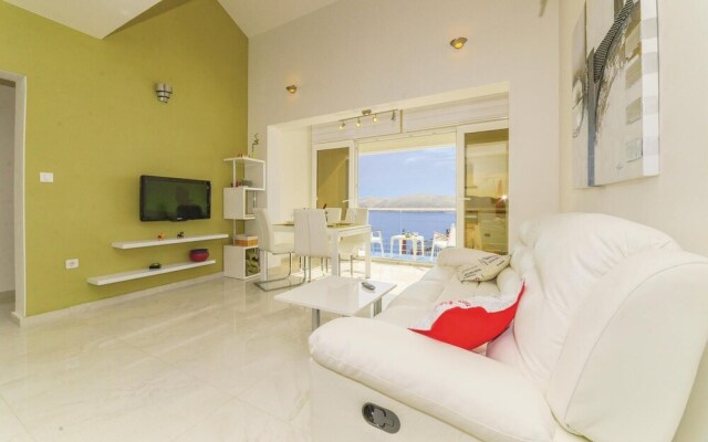 Beautiful Home in Miskovici With Wifi and 2 Bedrooms