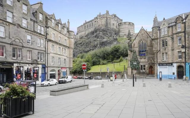 ALTIDO 2-BR Apt directly next to Edinburgh Castle