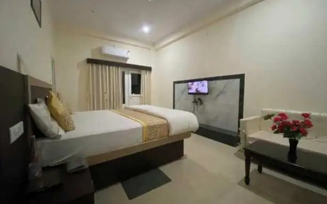 Goroomgo Nath Palace Varanasi