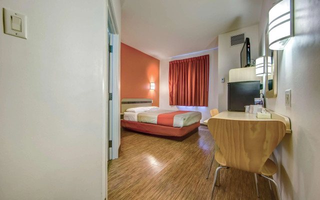 Motel 6 Burlington, ON - Toronto West - Oakville
