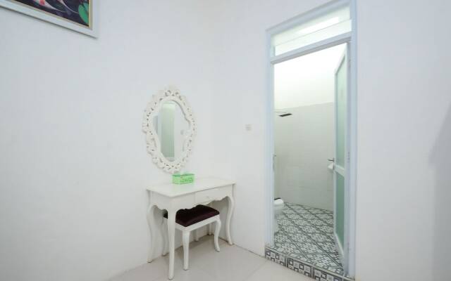 Airy Eco Syariah UNESA Ketintang Madya 151 Surabaya