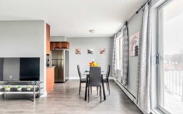Bright 1BR Apt With King bed - Near DT Hamilton
