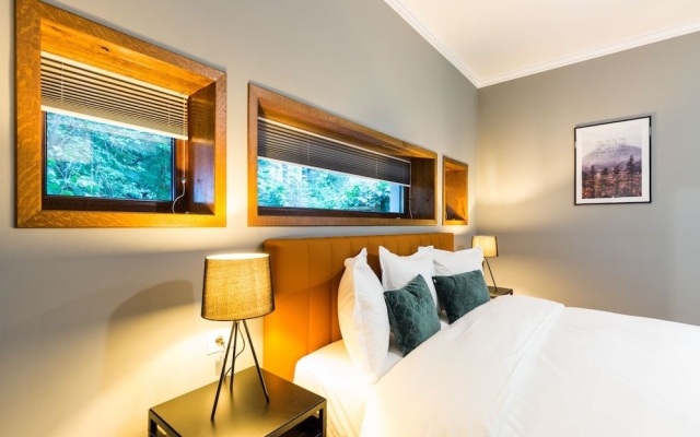 Отель UpperHouse Suites & More