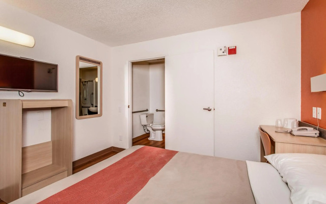 Motel 6 Fairfield, CA - North