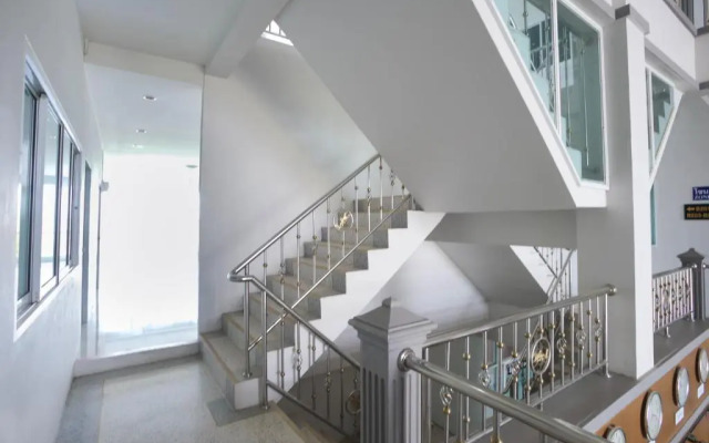 OYO 75394 Sakthong Grand Hotel