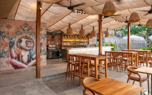 Mad Monkey Nusa Lembongan