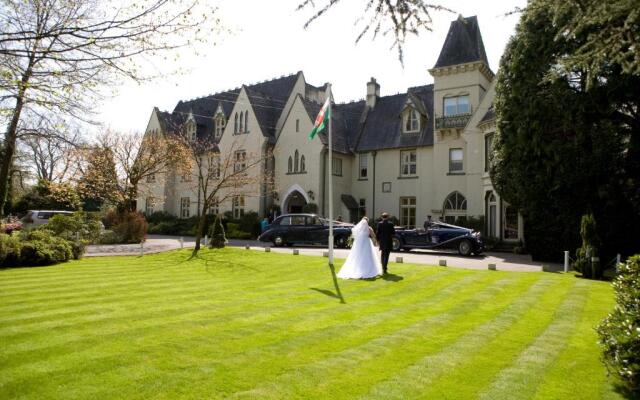 The Glen Yr Afon House Hotel