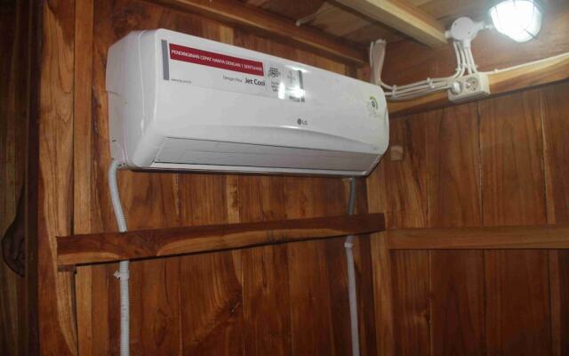 Boat Charter KM.Caroline