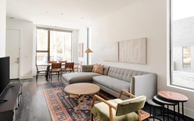 The Grove by AvantStay – Stylish Group Stay with Private Bathrooms