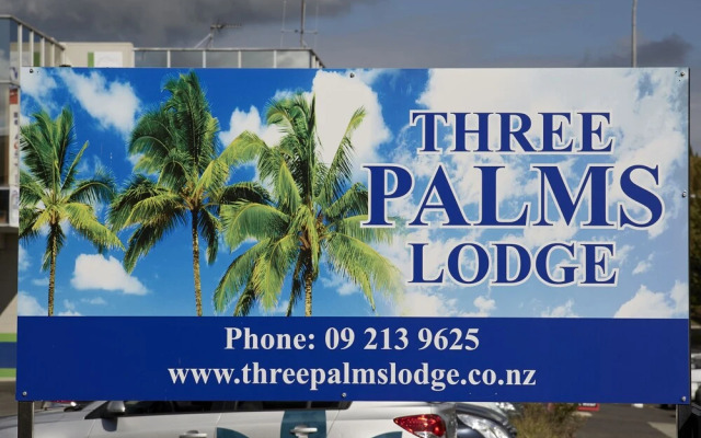Three Palms Lodge