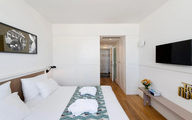 Lily & Bloom Hotel