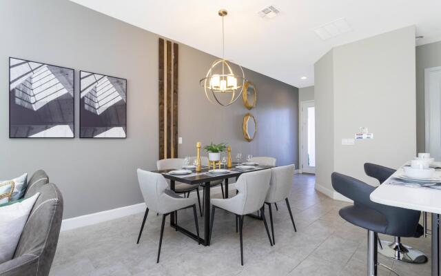 Breathtaking Home Private Hot Tub