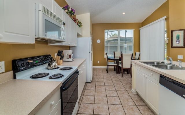 8147 fan Palm way