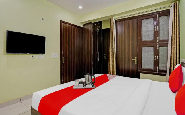 Oyo Flagship 700795 Pl Residency
