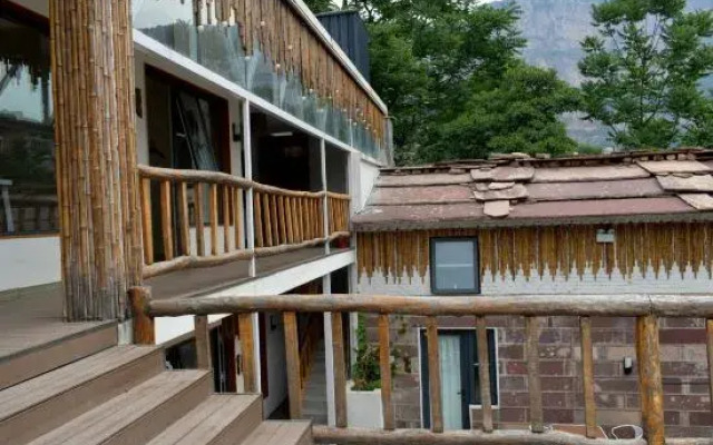 Lulujia Homestay (Shibanyan Taohuagu)