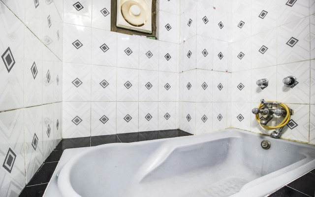 FabHotel Mayfair Inn