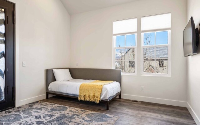 The Ann Marie #f1 6 Bedroom Townhouse