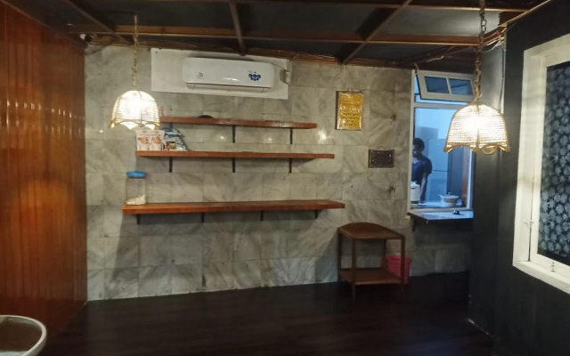 RedDoorz @ Hotel Ermashita Jayapura – Guest Rooms – Jayapura