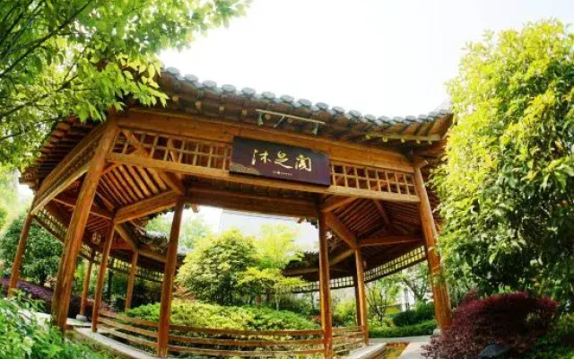 Shumyip Hot Spring Hotel