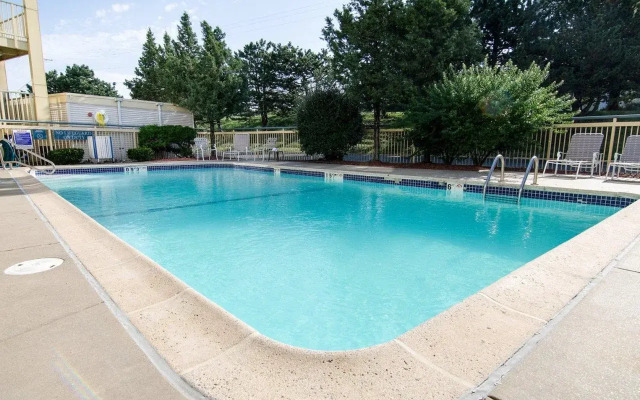 Quality Inn Merriam - Kansas City