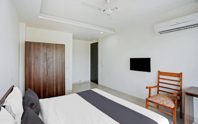 OYO 80594 Collection O Hotel Mayfield Nirvana