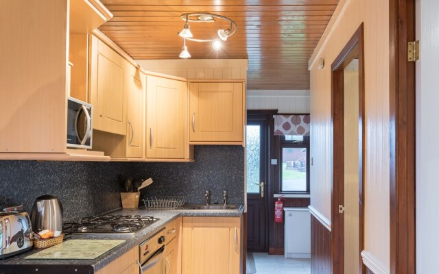 Conifer Lodge 25 With Hot Tub, Newton Stewart