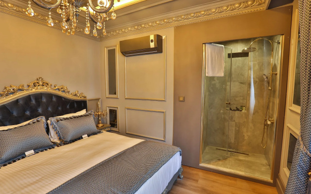 Real King Suite Hotel