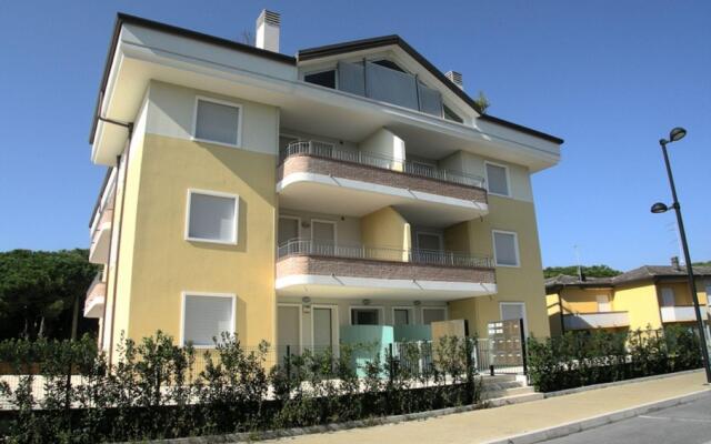 Spacious Apartment in Rosolina Mare near Beach