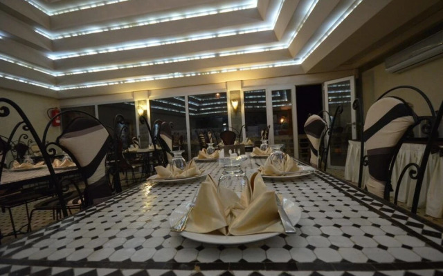 Hotel Pyramides