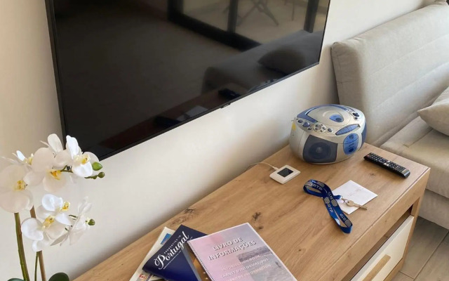 Apartamento com piscinas e ténis - 7 mins da praia