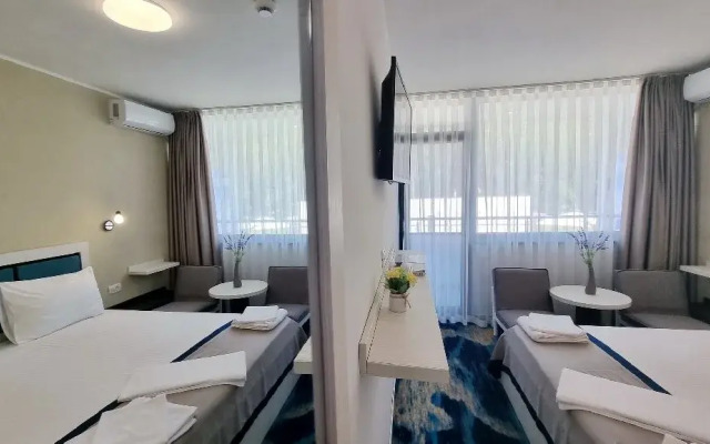 Hotel Holiday Blue