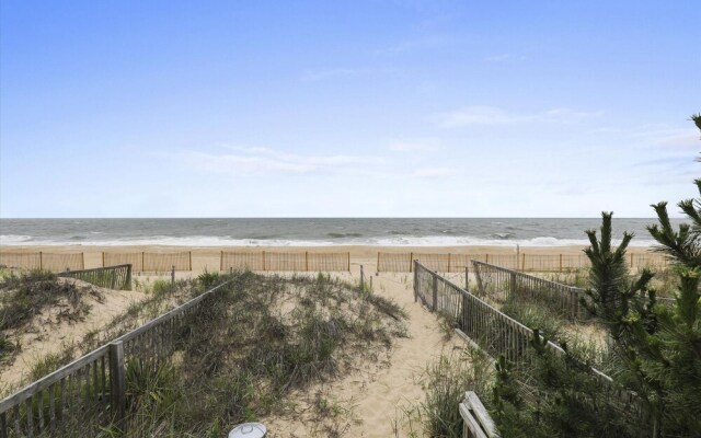 Atlantic Watergate #17 by Long & Foster