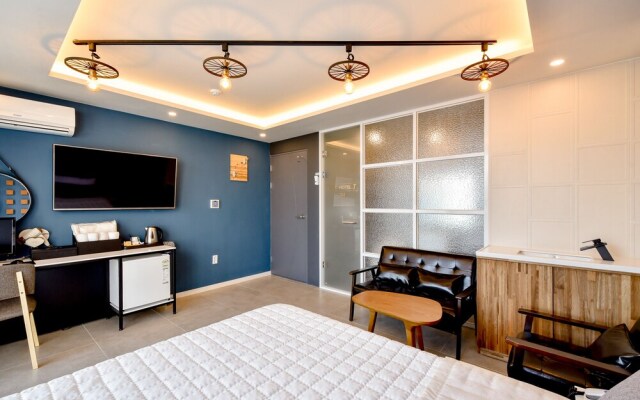 The SWEET Hotel