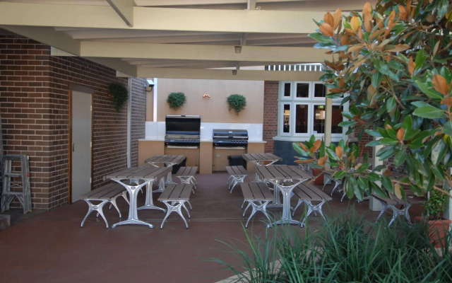 Captain Cook Hotel