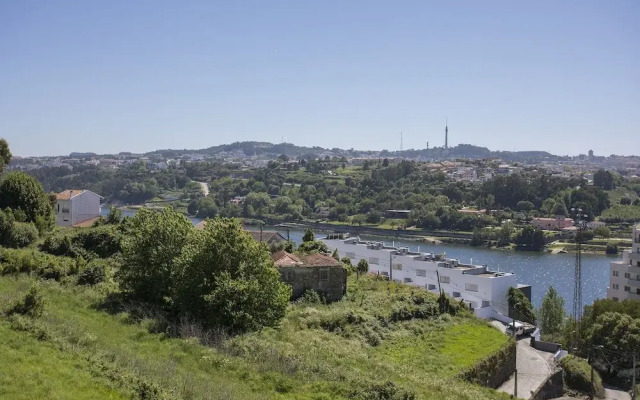 Liiiving - Luxury River View Apartment V