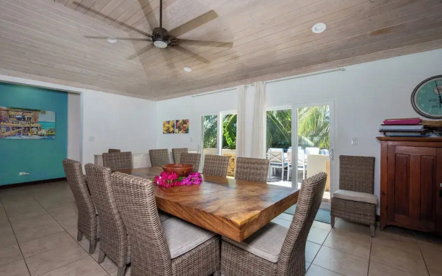 Caribbean Dream: Luxurious Villa With Private Beach Access