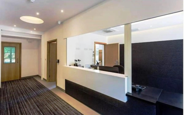 Pelican London Hotel and Residence