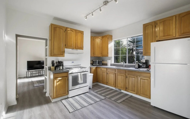 Cozy, Modern 3-bedroom in Oakland