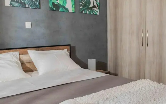 Lovely Apartment- At017