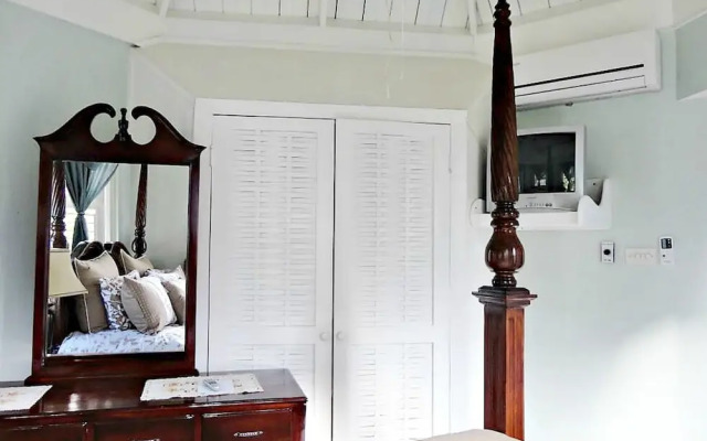 Private 2 Bedroom Beachfront Penthouse Condo Ocho Rios, Jamaica
